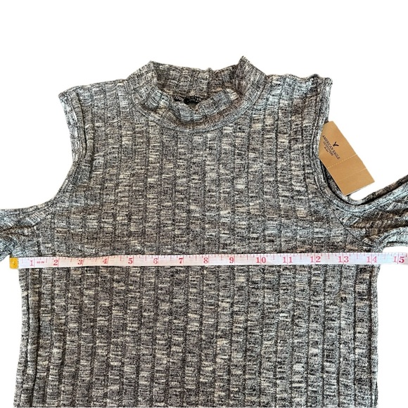 American Eagle Cold Shoulder Long Sleeve Top Size Medium - Picture 7 of 9